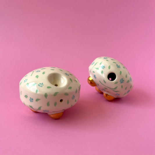 Rose Piggie Pipe - blue rose